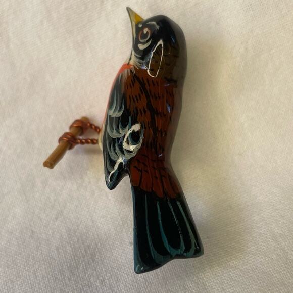 Vintage Hand Carved Genuine Auth. Takahashi Robin Bird Brooch Pin .Signed (K.T.) - Picture 7 of 10